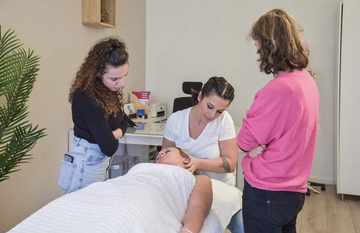 Session de formation à quatre stagiaires